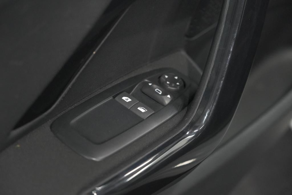 Peugeot 208 puretech 82 blue lion | apple carplay | parkeersensoren | navig