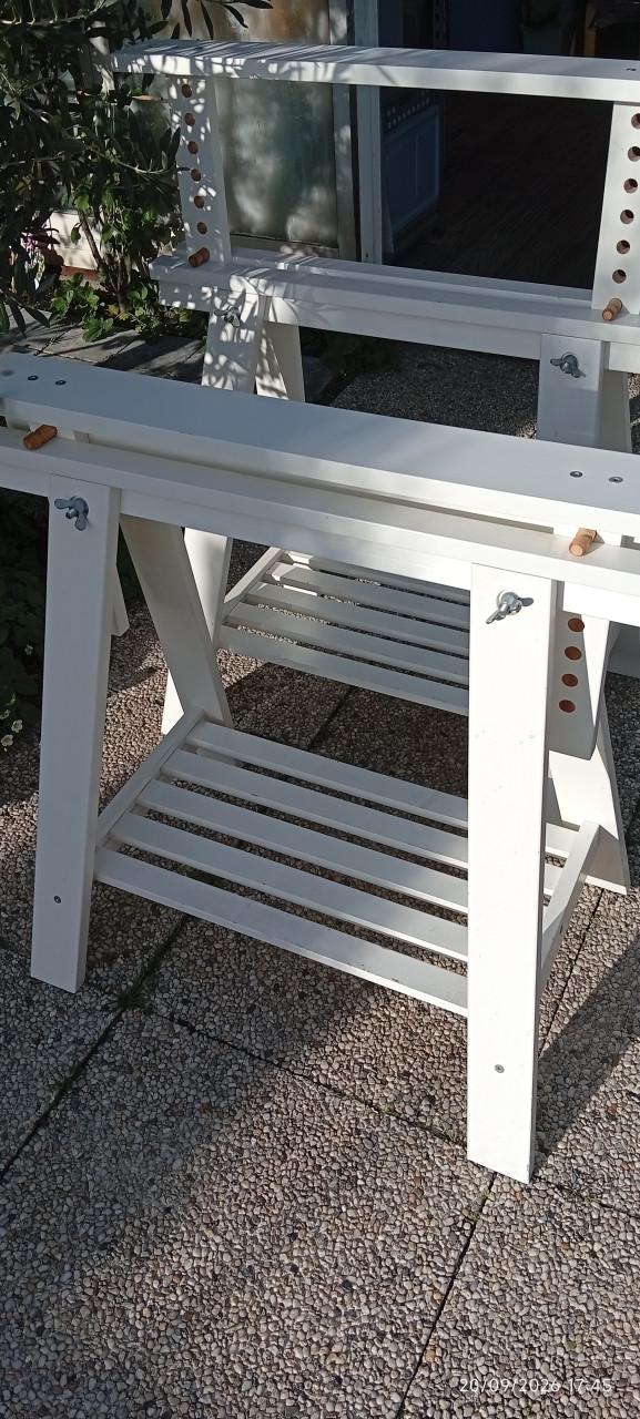 Ikea Mittback schraag - 2st = €20 - in zeer goede staat