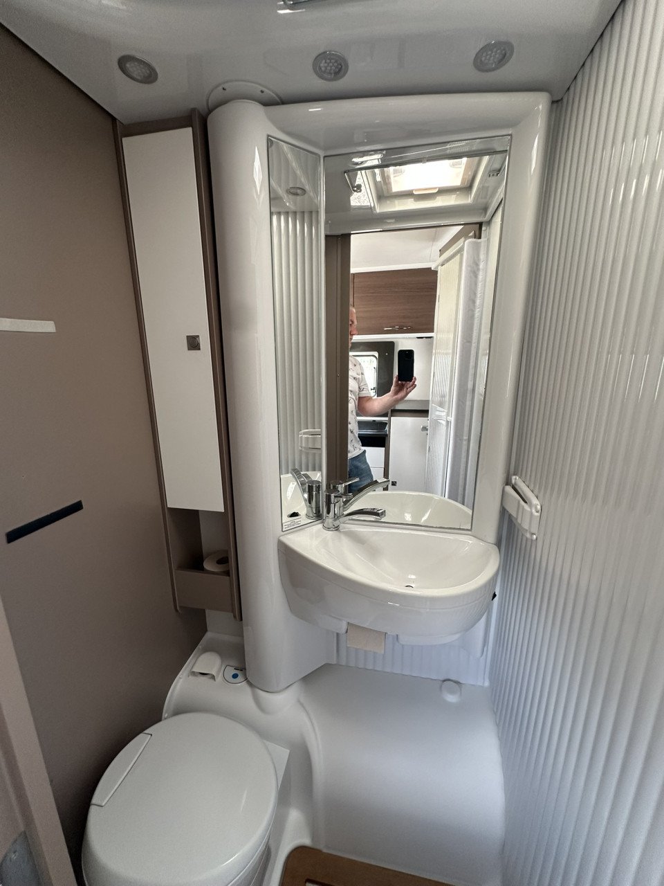 Prachtige Etrusco T6900SB uit 2020, nette camper met lengtebedden, 6.90cm