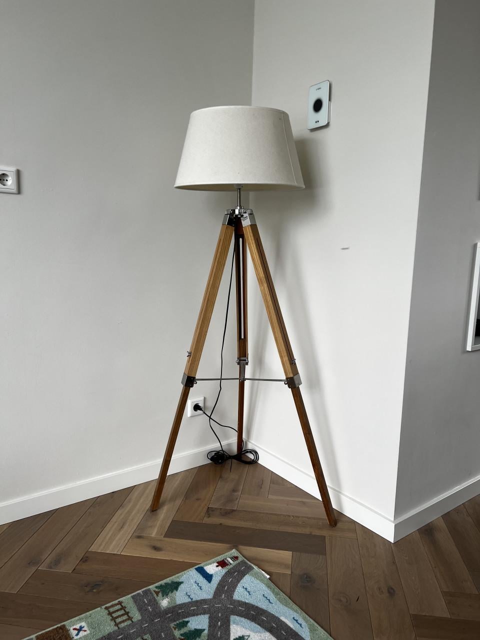 Driepoot schemerlamp