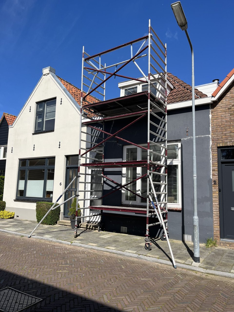 Te huur: Rolsteigers en kamersteigers in diverse uitvoeringen en hoogtes
