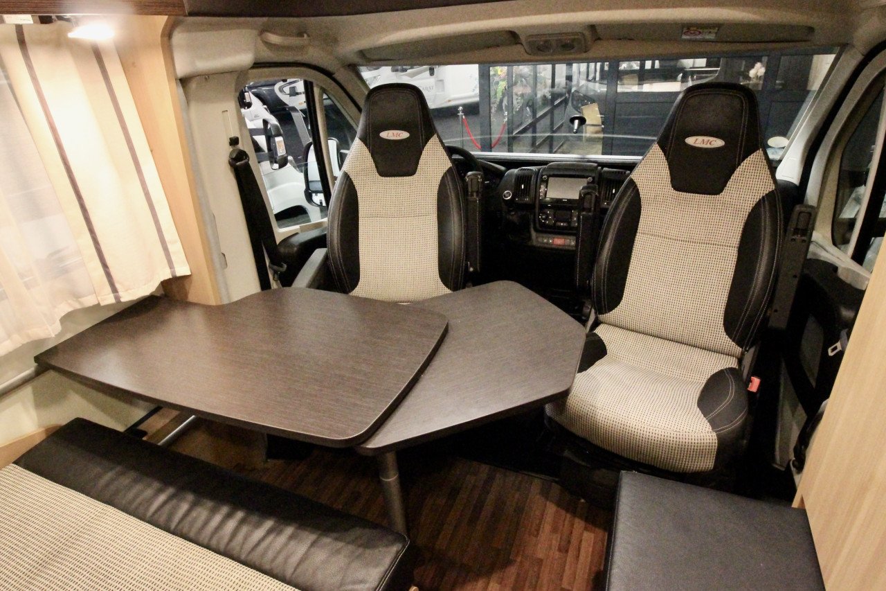 LMC Breezer (Lengtebedden, Compact ) Klaar voor kampeerseizoen 2026!!!!!!