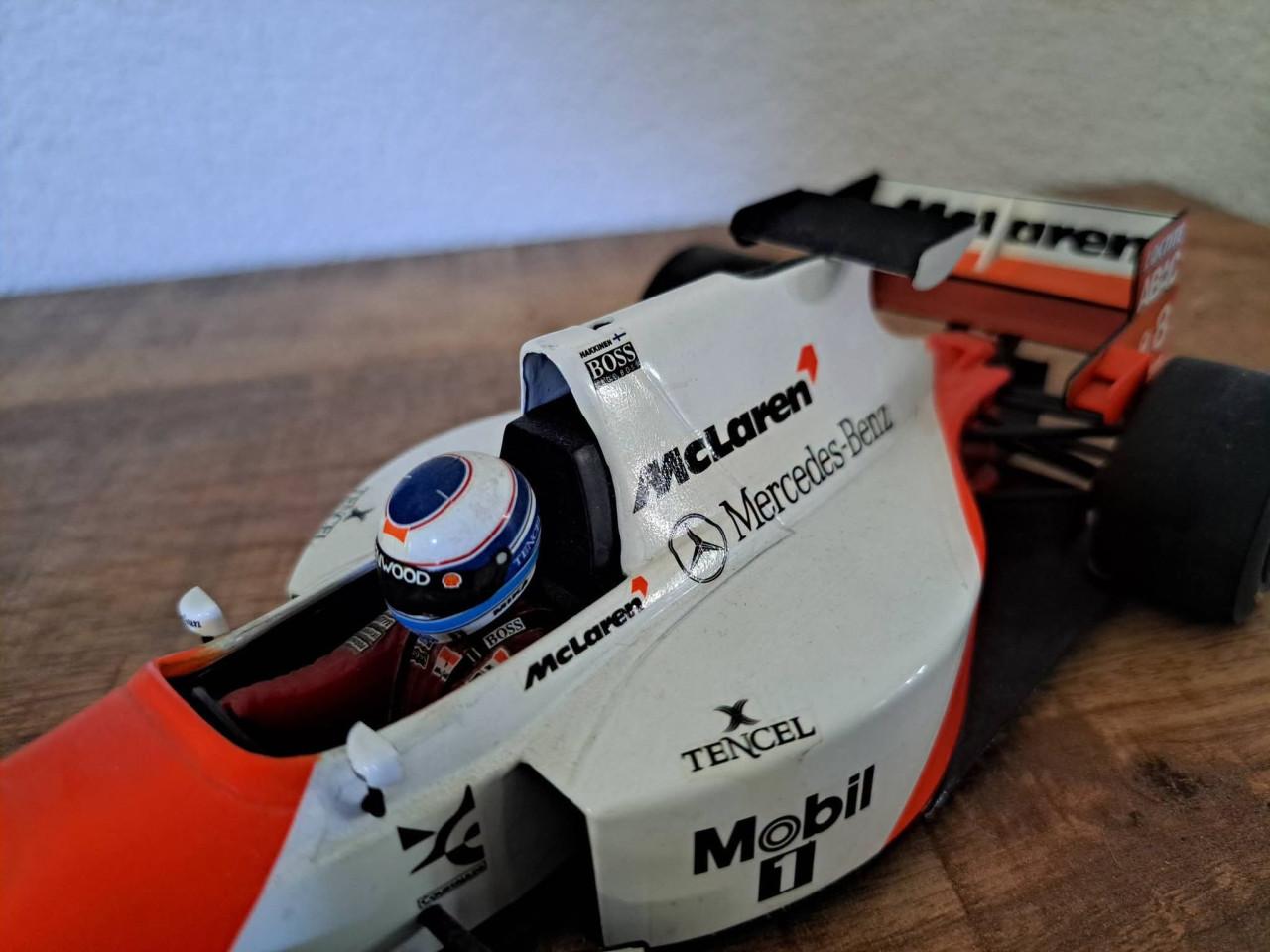 Minichamps van de McLaren Mercedes MP4/10 #8, bestuurd door Mika Häkkinen