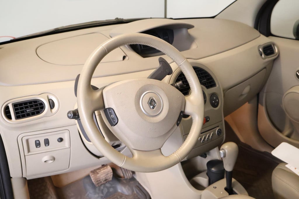 Renault Modus 1.6-16v initiale nl auto, 2e eigenaar, nap, pdc v+a, trekhaak