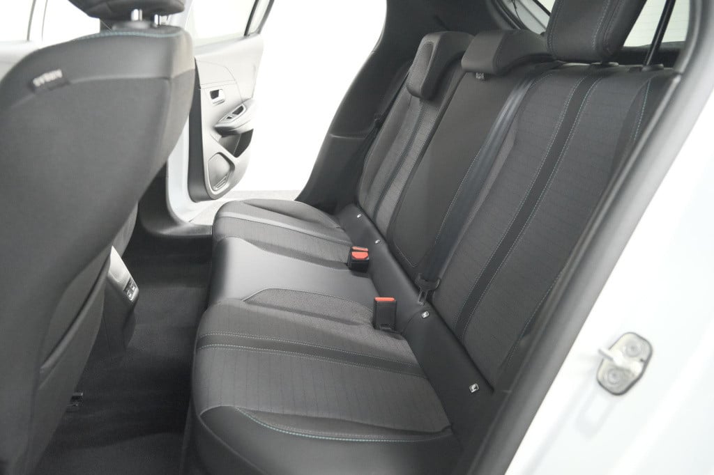 Peugeot 208 puretech 100 allure pack | camera | apple carplay | stoelverwar