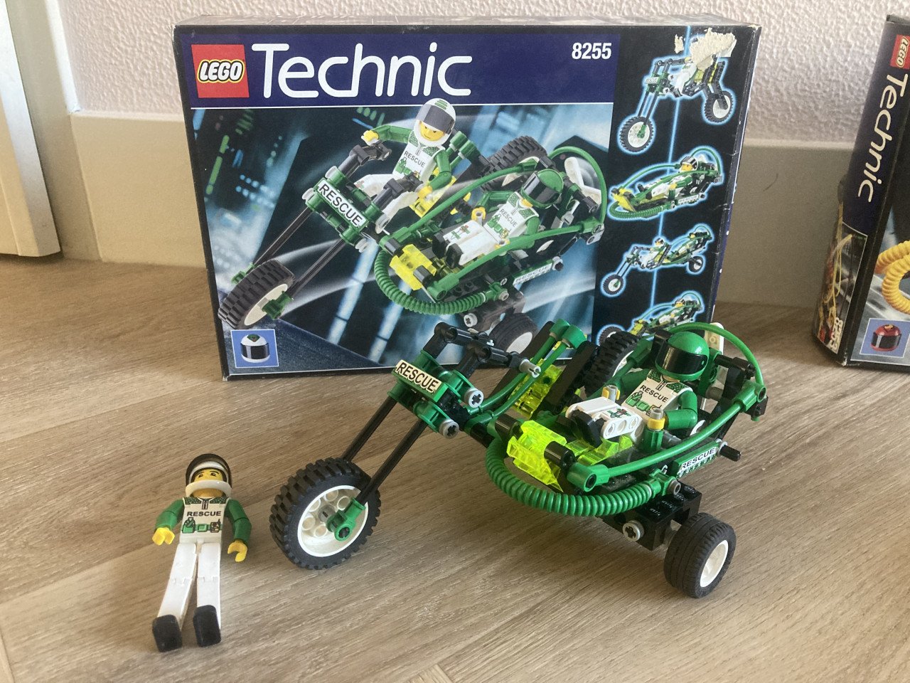 3 Lego technic sets met doos en met boekjes