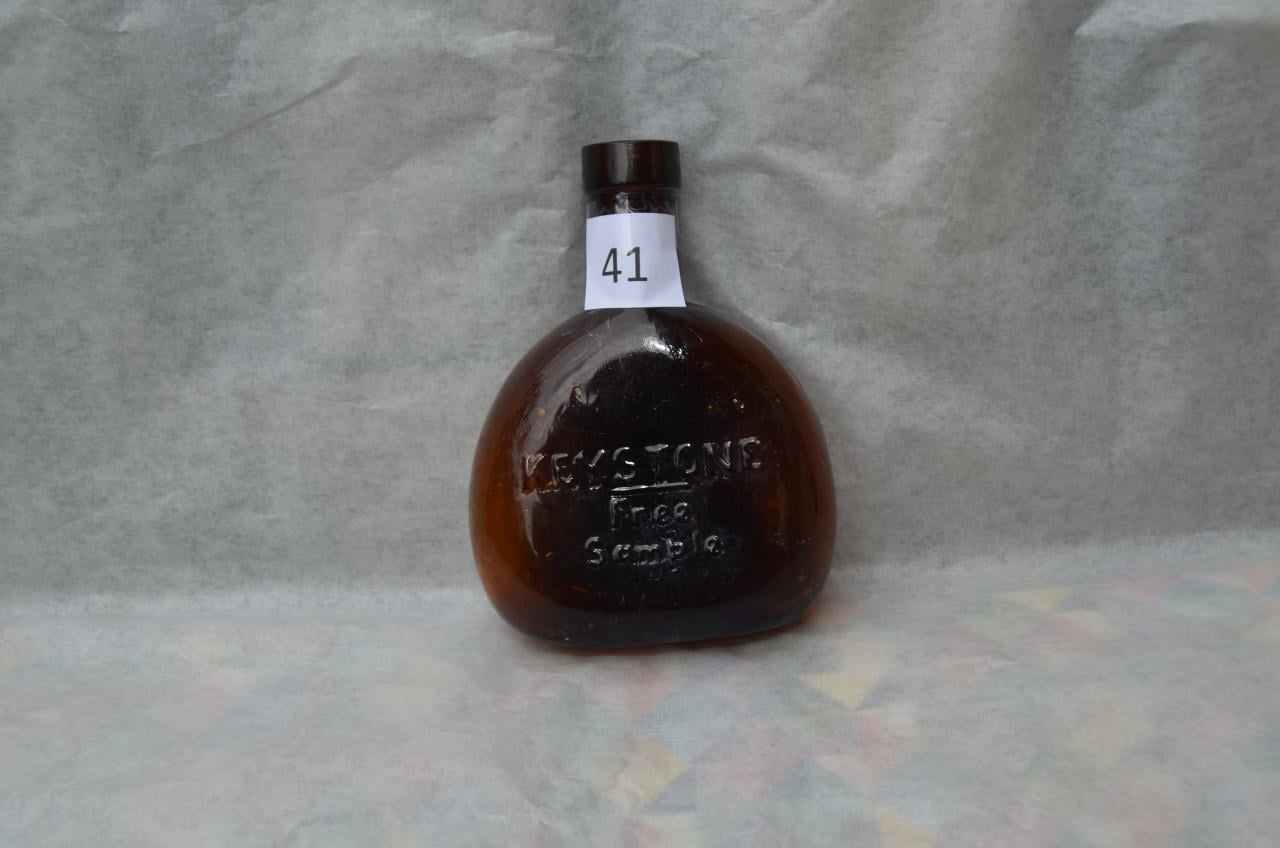 Keystone Burgundy oude Austr. wijnflessen 19e eeuws