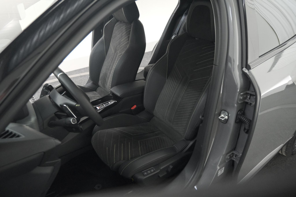 Peugeot 2008 puretech 130 eat8 gt | 360 camera | stoelmassage | adaptieve c