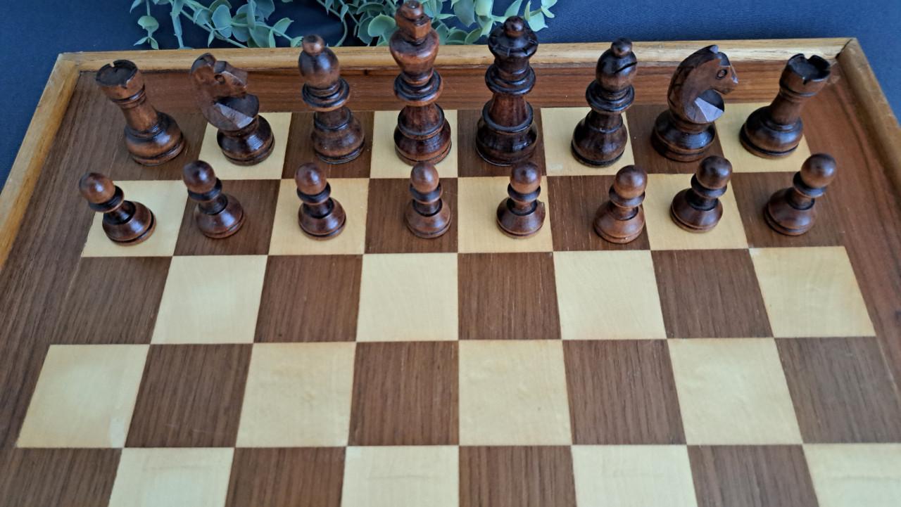 Mooi vintage houten schaakspel