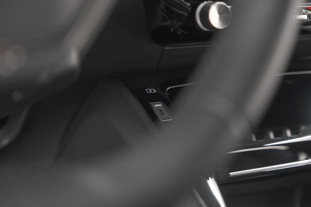 Peugeot 2008 puretech 130 blue lease allure | camera | navigatie | apple ca