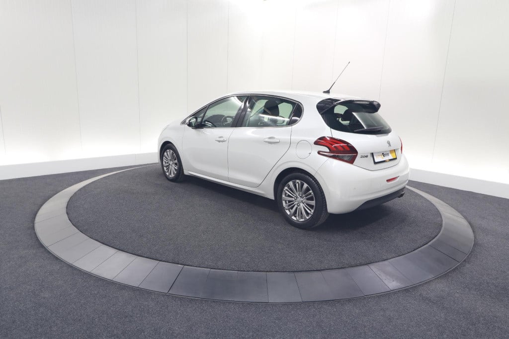 Peugeot 208 puretech 82 blue lease executive | parkeersensoren | navigatie 