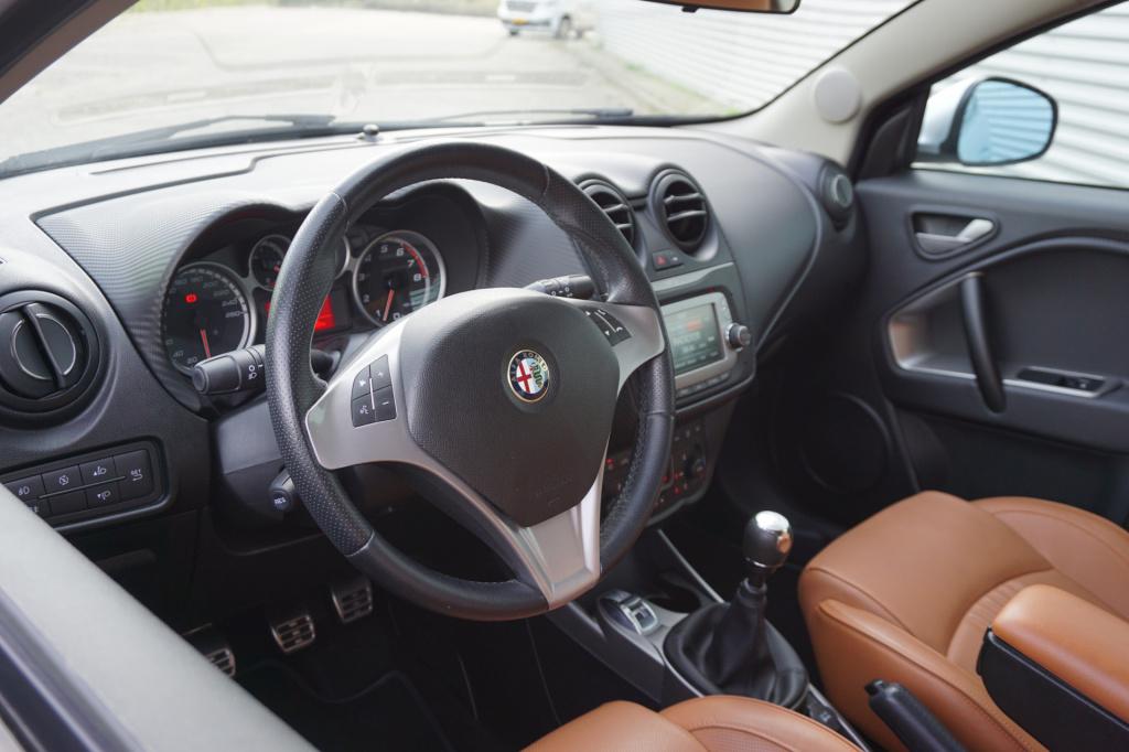 Alfa Romeo MiTo 0.9 twinair distinctive climate / navi / cruise / leder / p