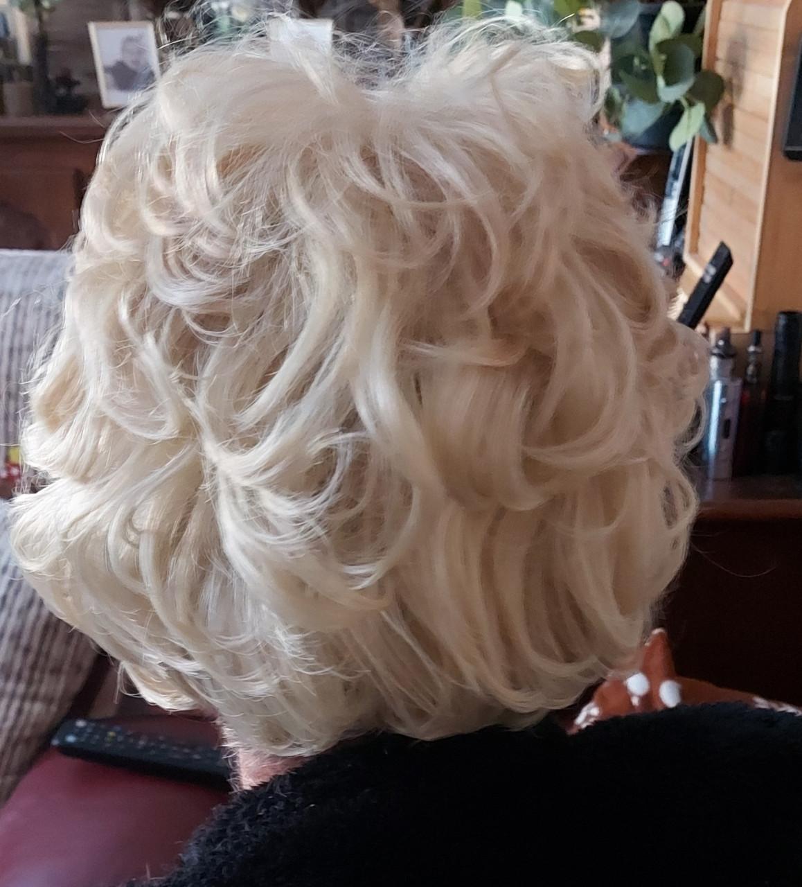 Korte pruiken. NIEUW