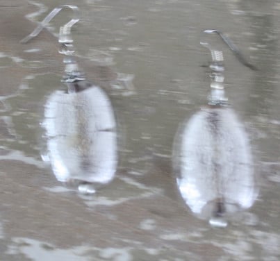 Glaze oorbellen wit grijs