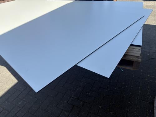 Nieuwe Trespa platen 305x130 6mm RAL 9010