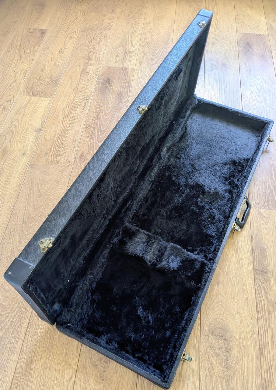 Muziek spullen:  4 micro's en 2 hard cases