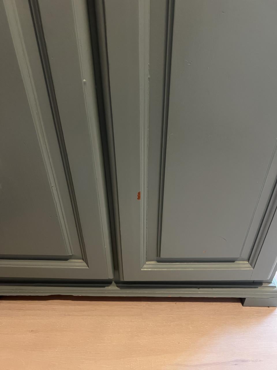 Mooie kast  voor baby of kinderkamer Moet weg !!!