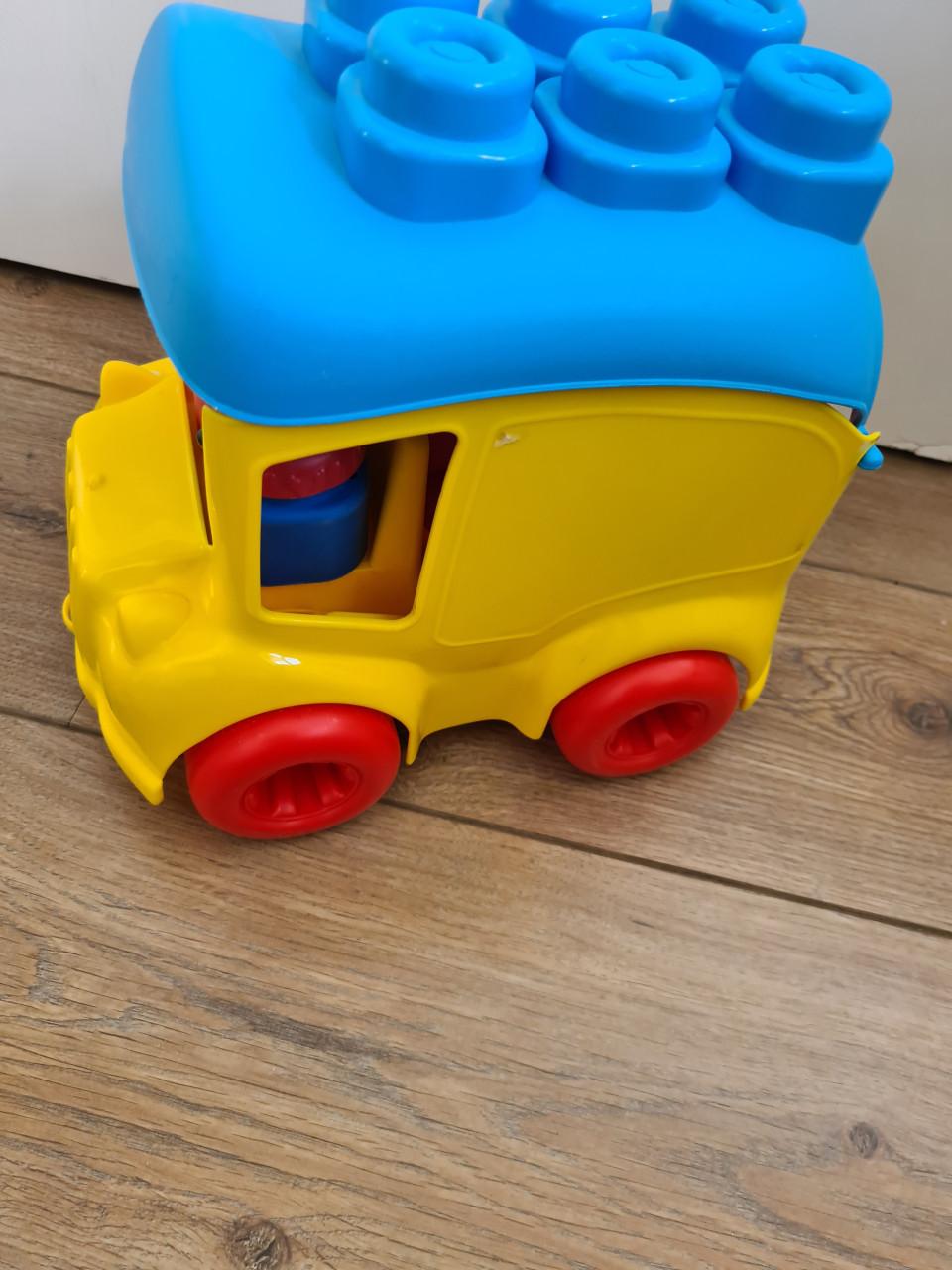 Bumba schoolbus gevuld met zachte blokken en Bumba figuurtjes Clementoni