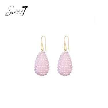Oorbellen met roze kralen met een ovale hanger