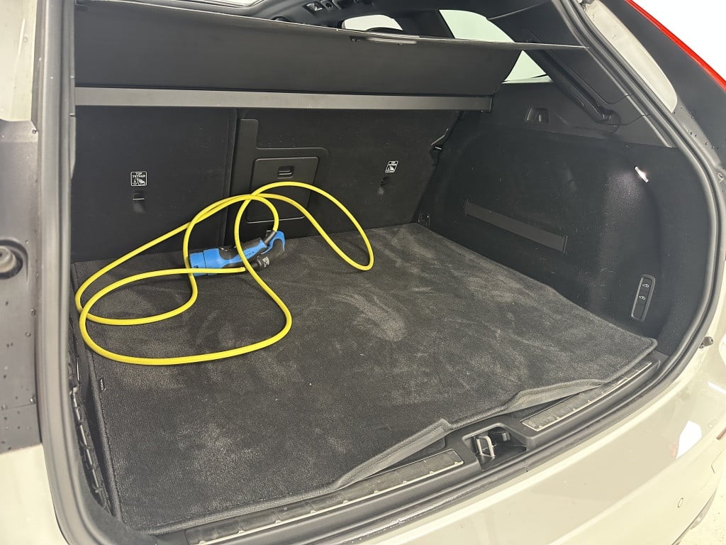 Volvo XC60 2.0 t8 awd recharge r-design | luchtvering | b&w | nappaleder |