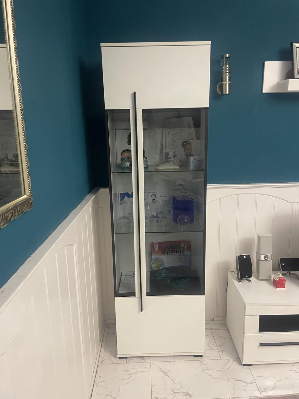 Kasten en tafel en TV meubel