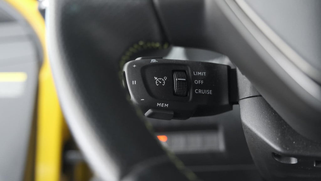 Peugeot 208 puretech 100 eat8 gt-line | trekhaak | adaptieve cruise control