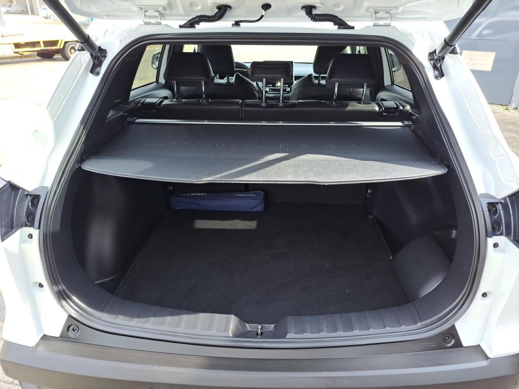 Toyota Corolla Cross 2.0 high power 153 pk hybrid 200 style