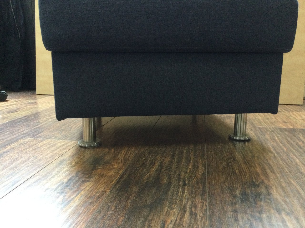 Mooie jeansblauwe hocker met opbergruimte