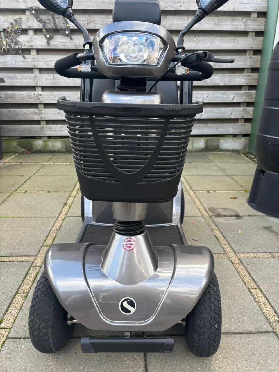 Scootmobiel Sterling S245, grijs.