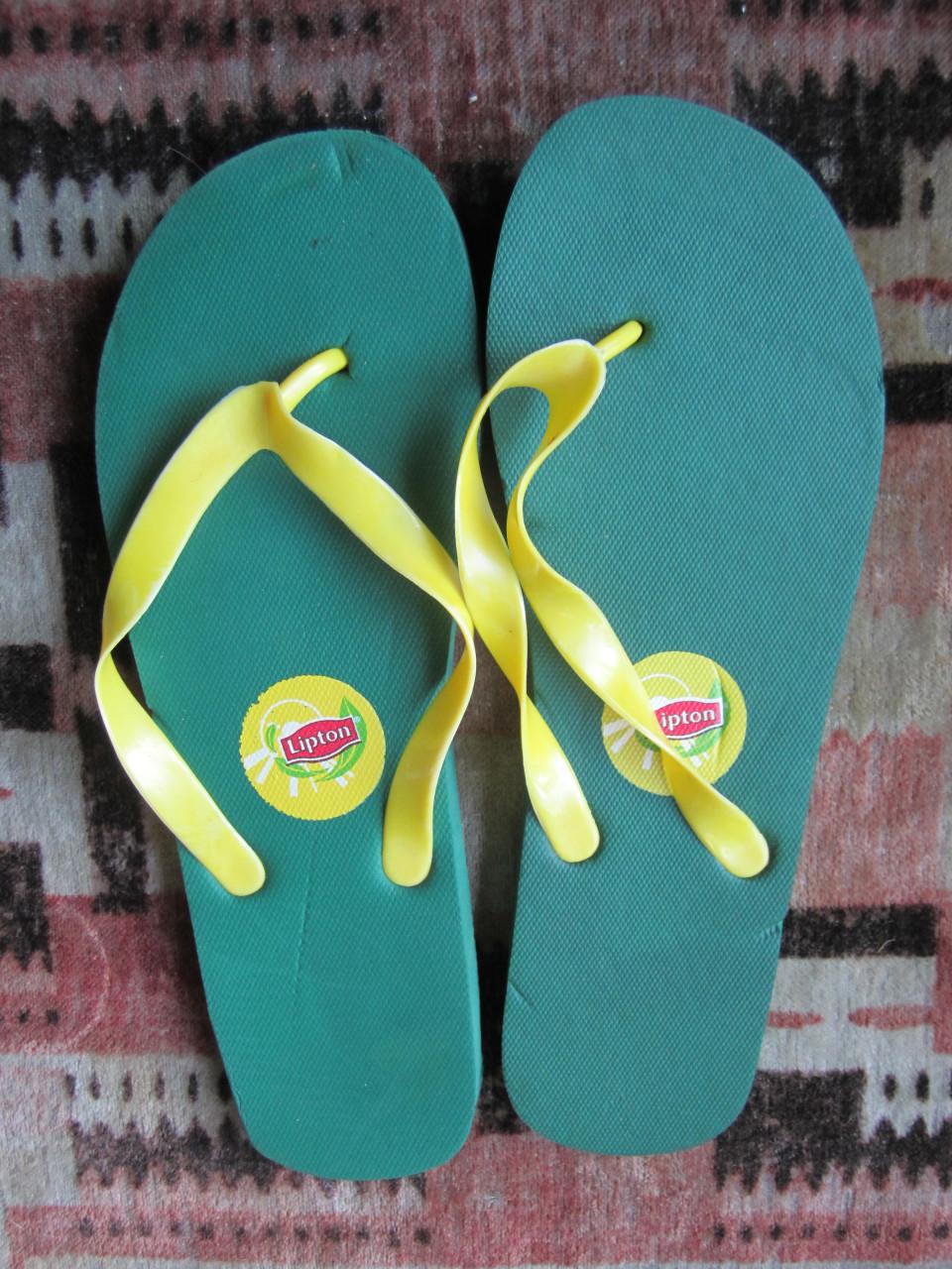 Nieuwe Teenslippers L=29 cm. maat 44/45