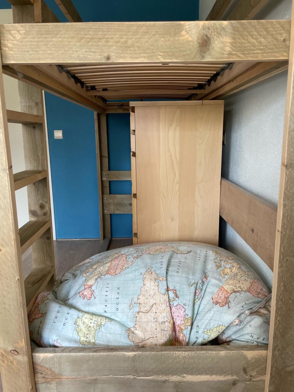 Bed hoogslaper (incl. verstelbare lattenbodem)