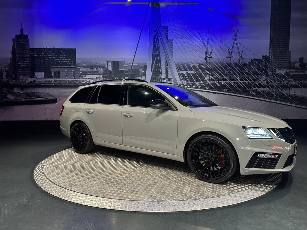 Skoda Octavia combi 2.0 tsi rs 245 *full options*concaver wheels*milltek*to