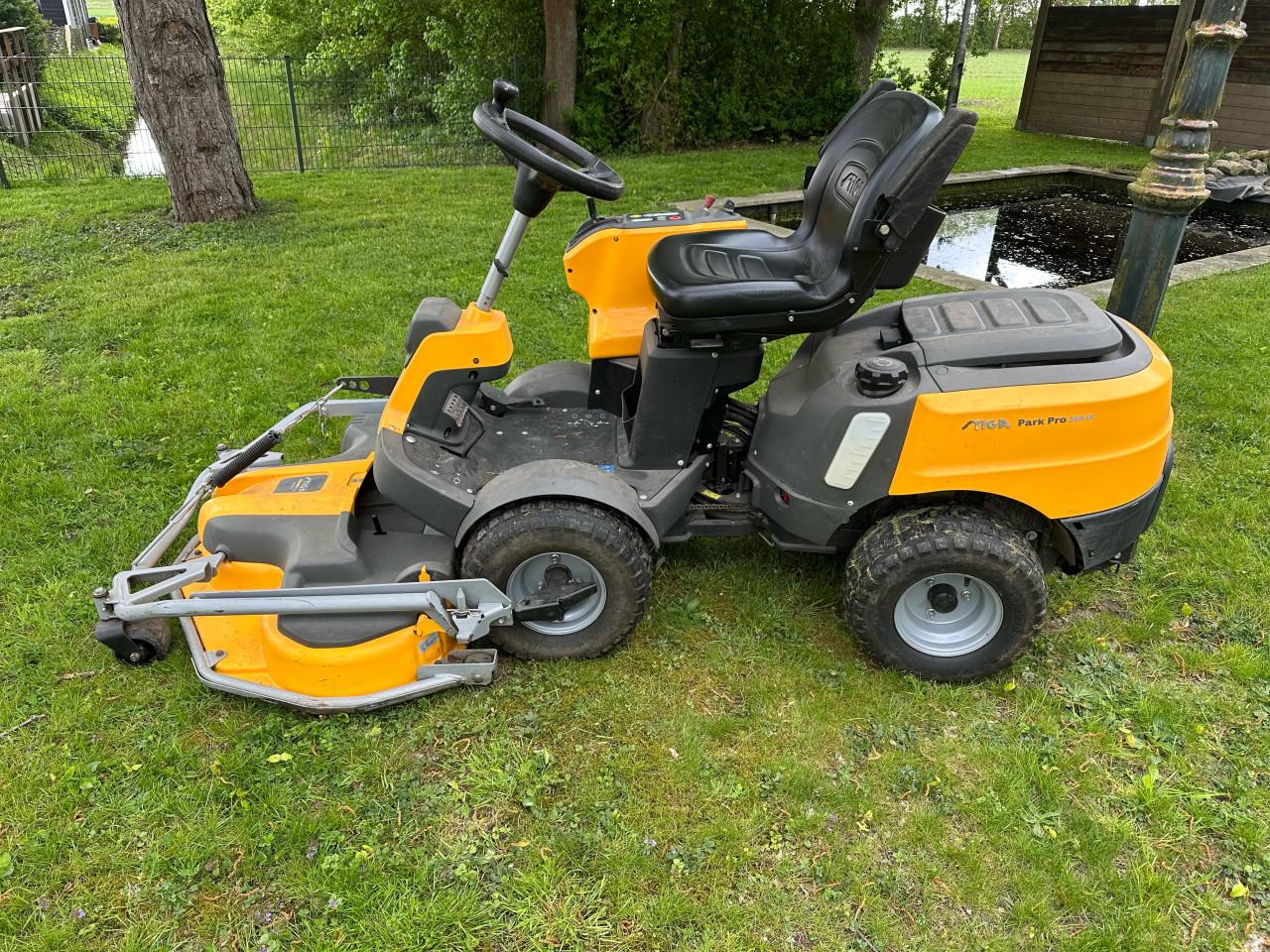 Stiga Park Pro 340 IX Zitmaaier