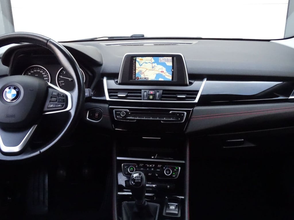 BMW 2-serie active tourer 218i executive | stoelverwarming | navi | bluetoo