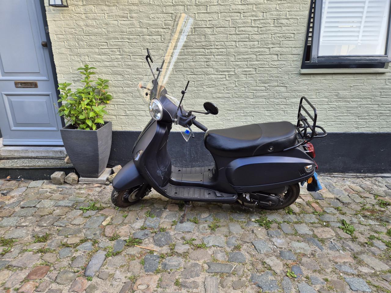 Scooter BTC Riva