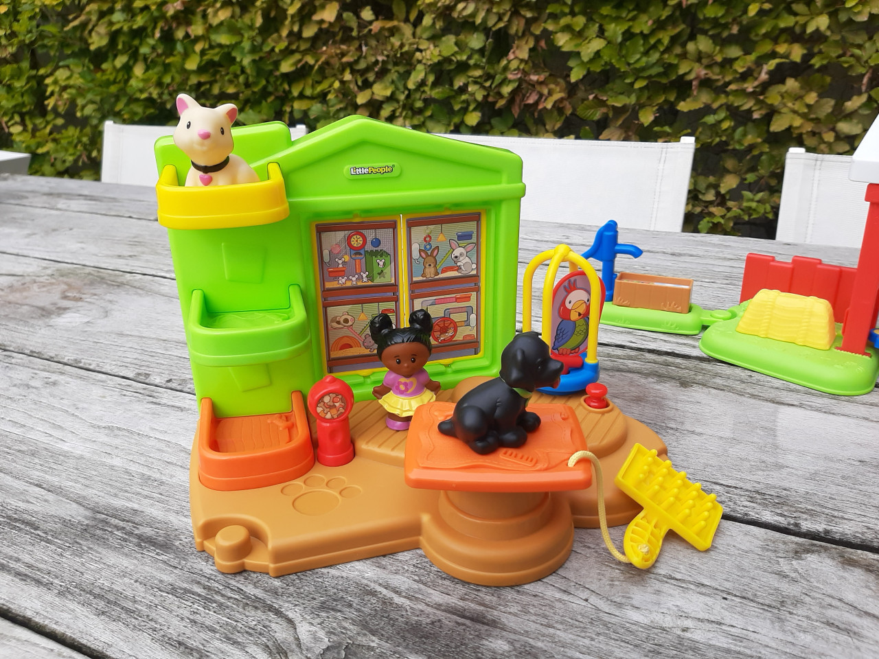 Little People paardenstal en dierenwinkel