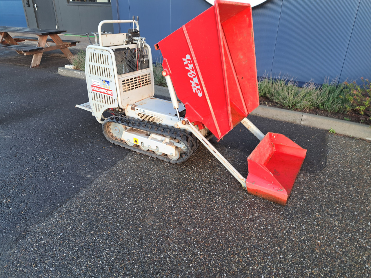Mini graafmachines, knikladers en rupsdumpers te huur