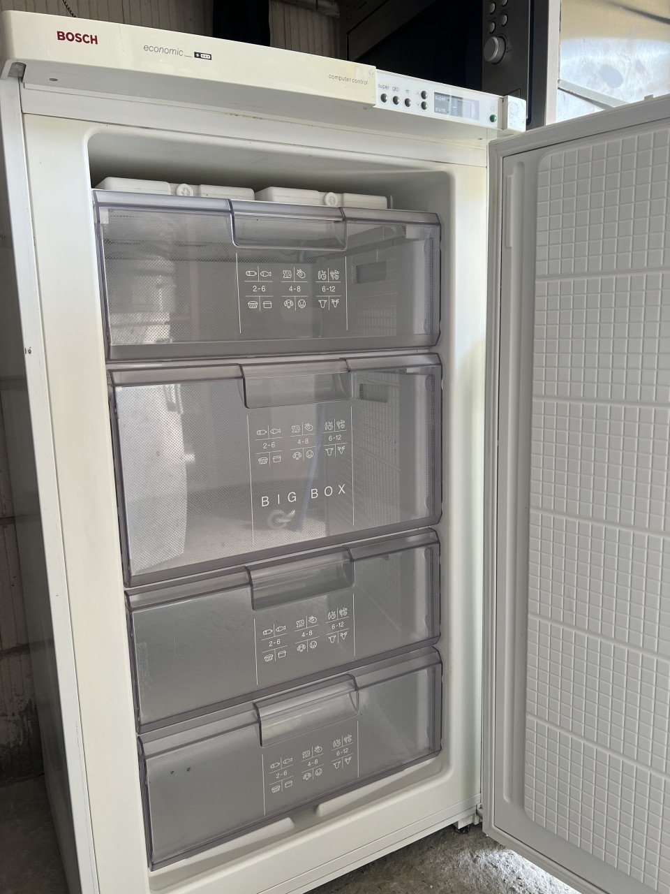 Bosch vrieskast 115x65x65 cm. Inhoud vriezer 178 liter