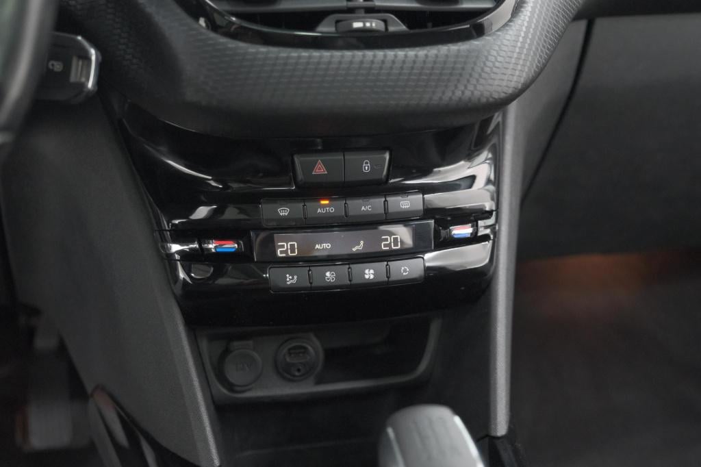 Peugeot 2008 puretech 110 allure | panoramadak | apple carplay | navigatie 