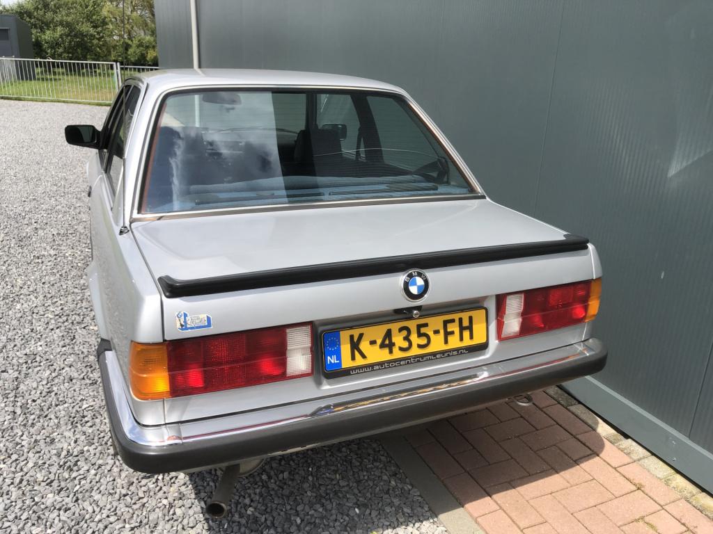 BMW 3-serie 318i 90pk sedan e30