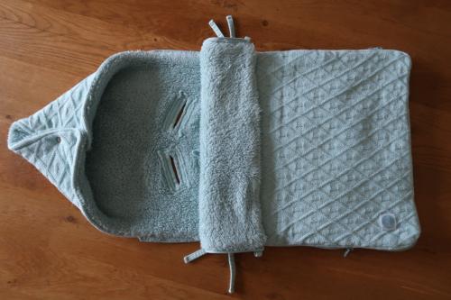 Voetenzak van het merk Jolllein voor autostoel 0+ en in de kinderwagen