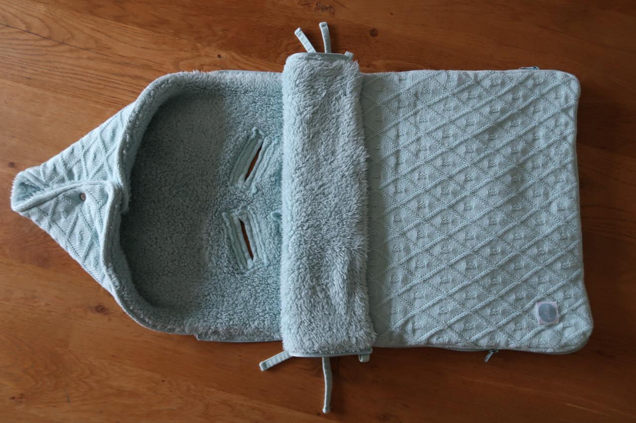 Voetenzak van het merk Jolllein voor autostoel 0+ en in de kinderwagen