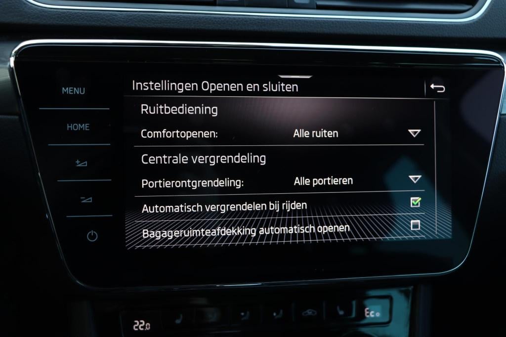 Skoda Superb combi 1.4 ehybrid style 218pk dsg6 | soh 93,1% | memory | stoe