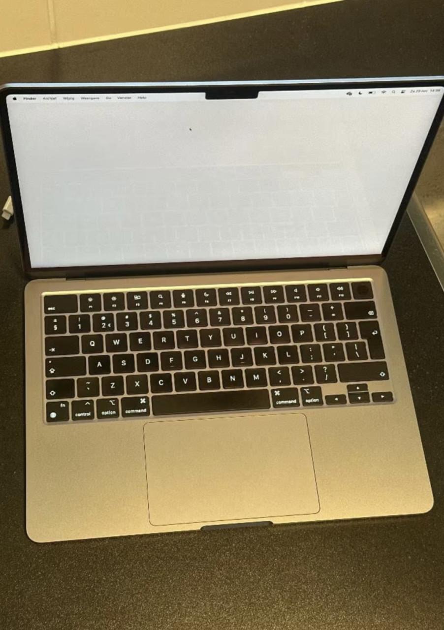 MacBook Air 13” M3 – 8GB/256GB