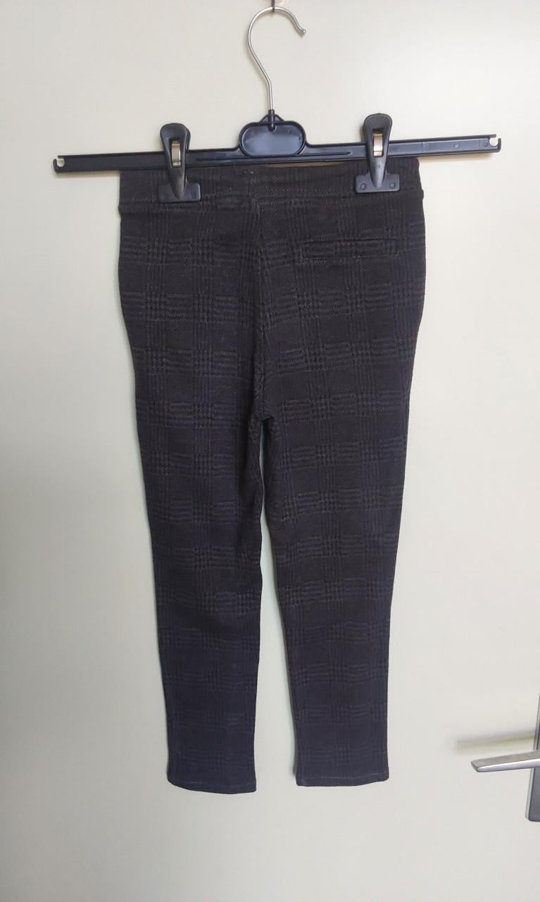 Donkergrijze stretch broek van de Hema in maat 110/116