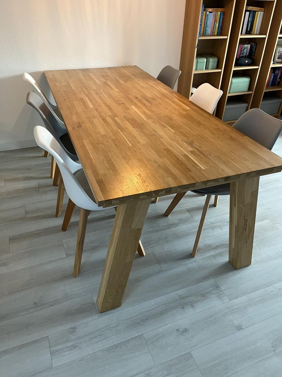 Eikenhouten eettafel + stoelen