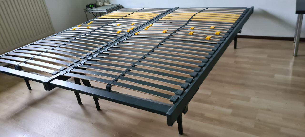 Gratis afhalen, 2 Bossflex 400 lattenbodems op poten 90x200 GERESERVEERD!