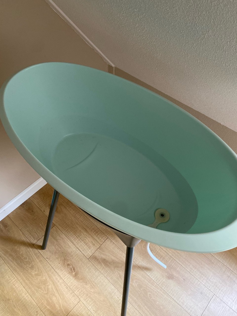 Babybadje Luma met standaard en badinzet