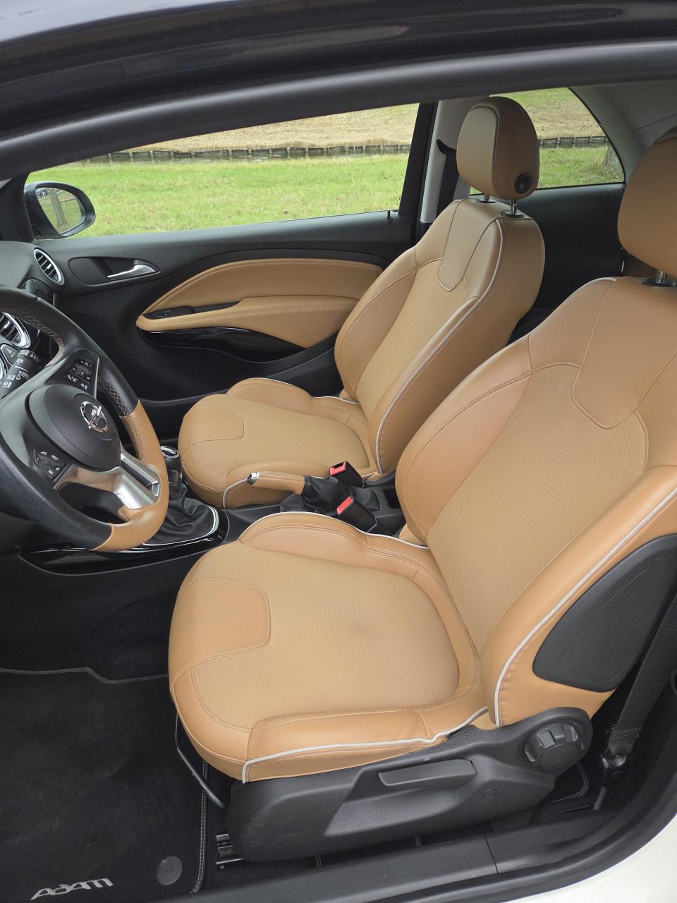 Mooie sportieve opel adam 1.0 turbo rocks 2015