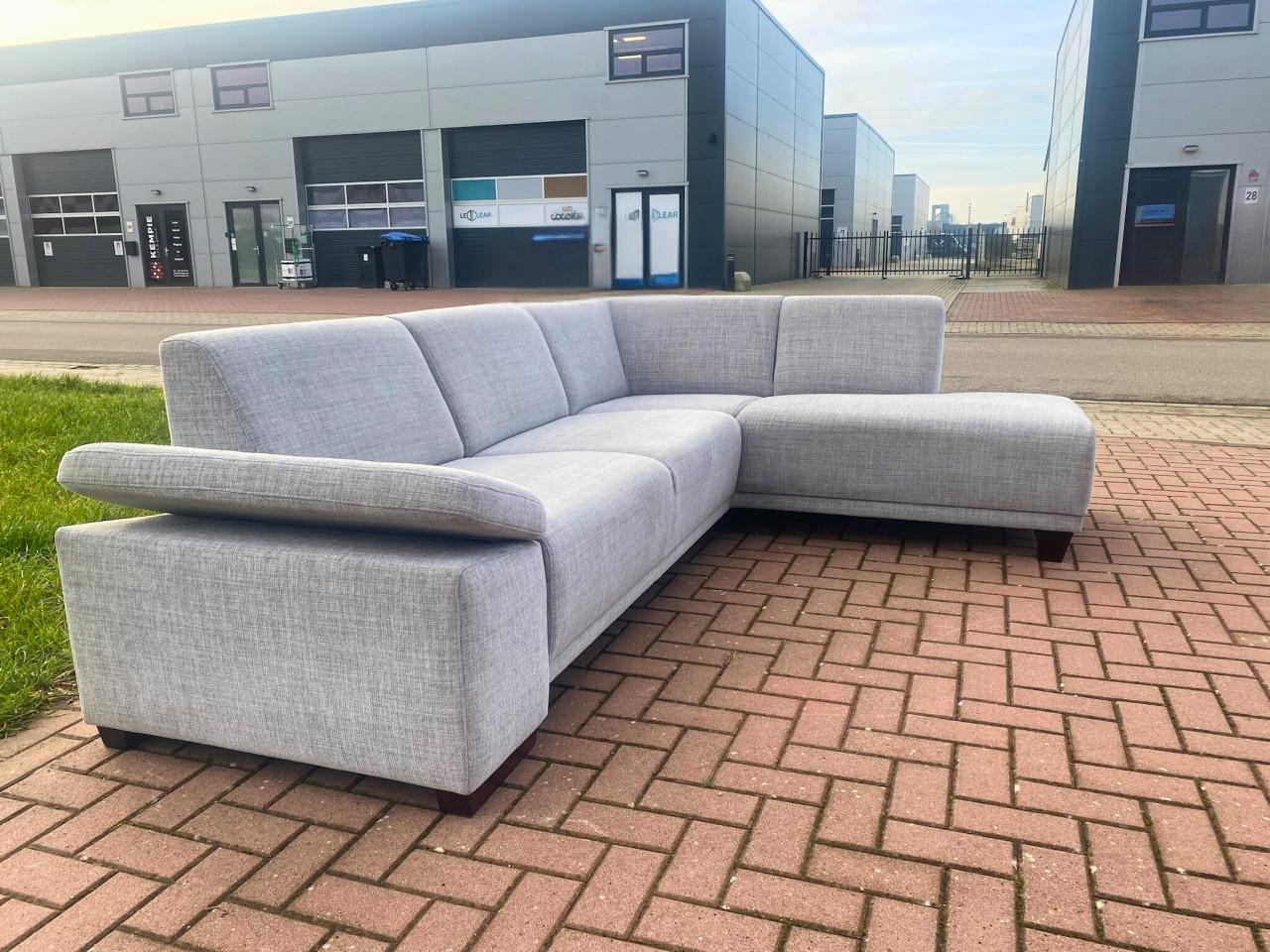 Mooie Grijze Stoffen Hoekbank- Moderne Lounge Zit-Gratis Levering
